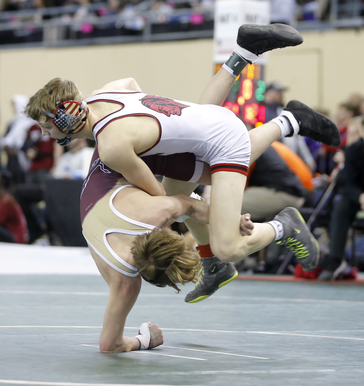 Semifinals of state wrestling tournament